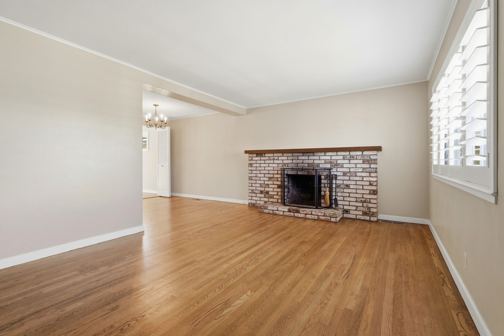 011_F8_622 E 16th Ave
