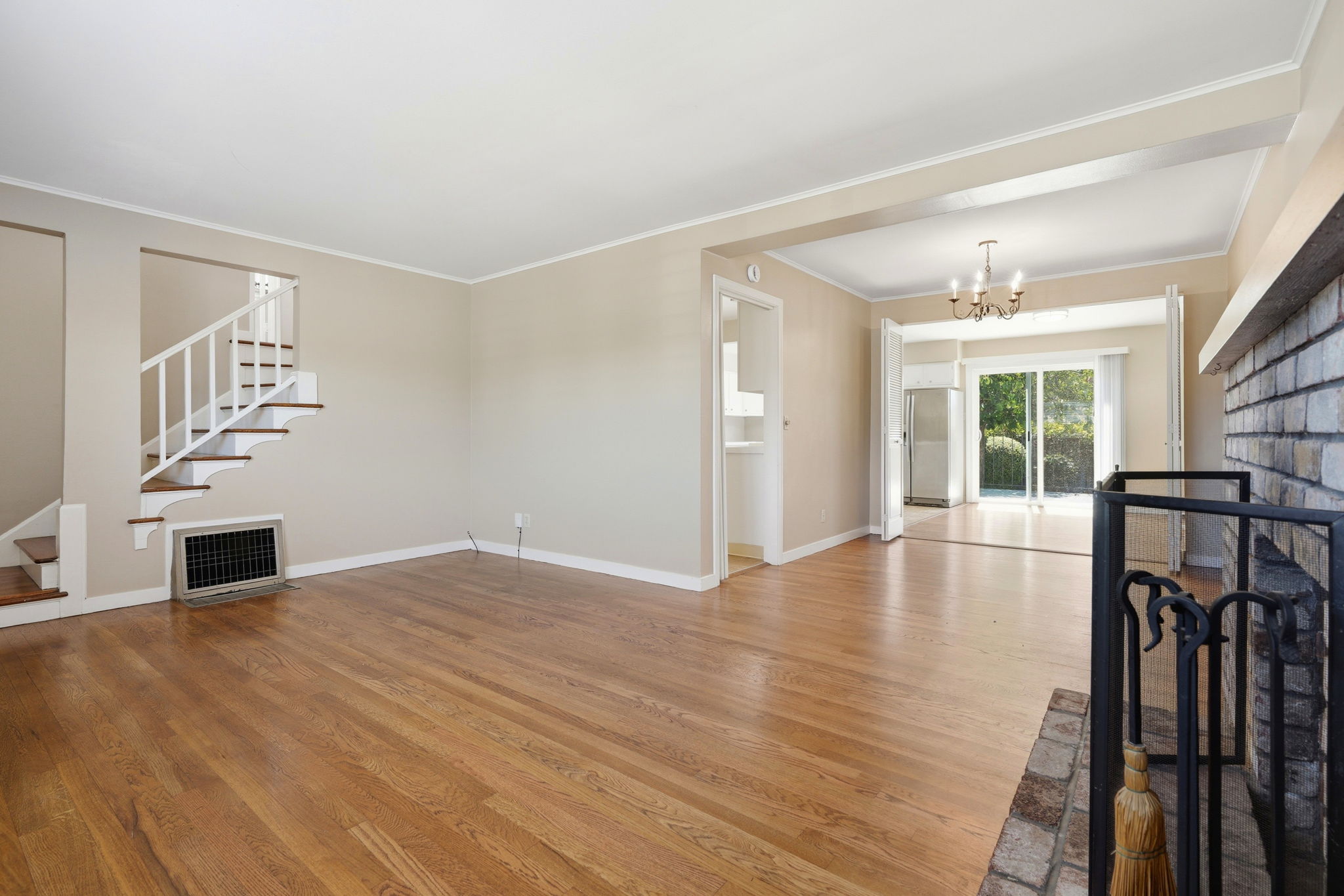 012_F8_622 E 16th Ave
