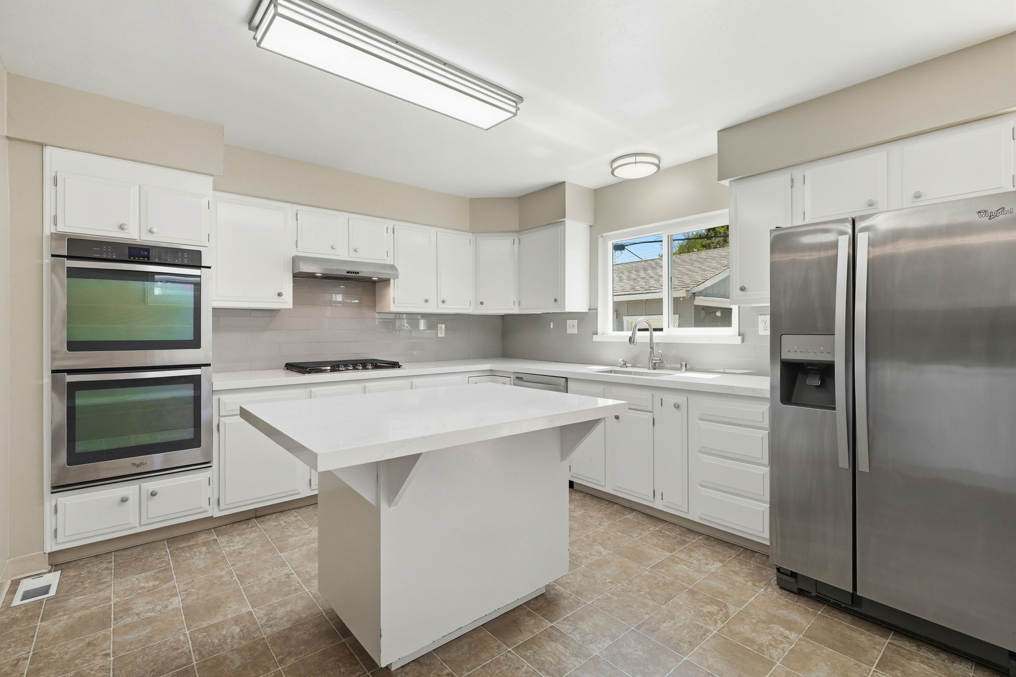 014_F8_622 E 16th Ave