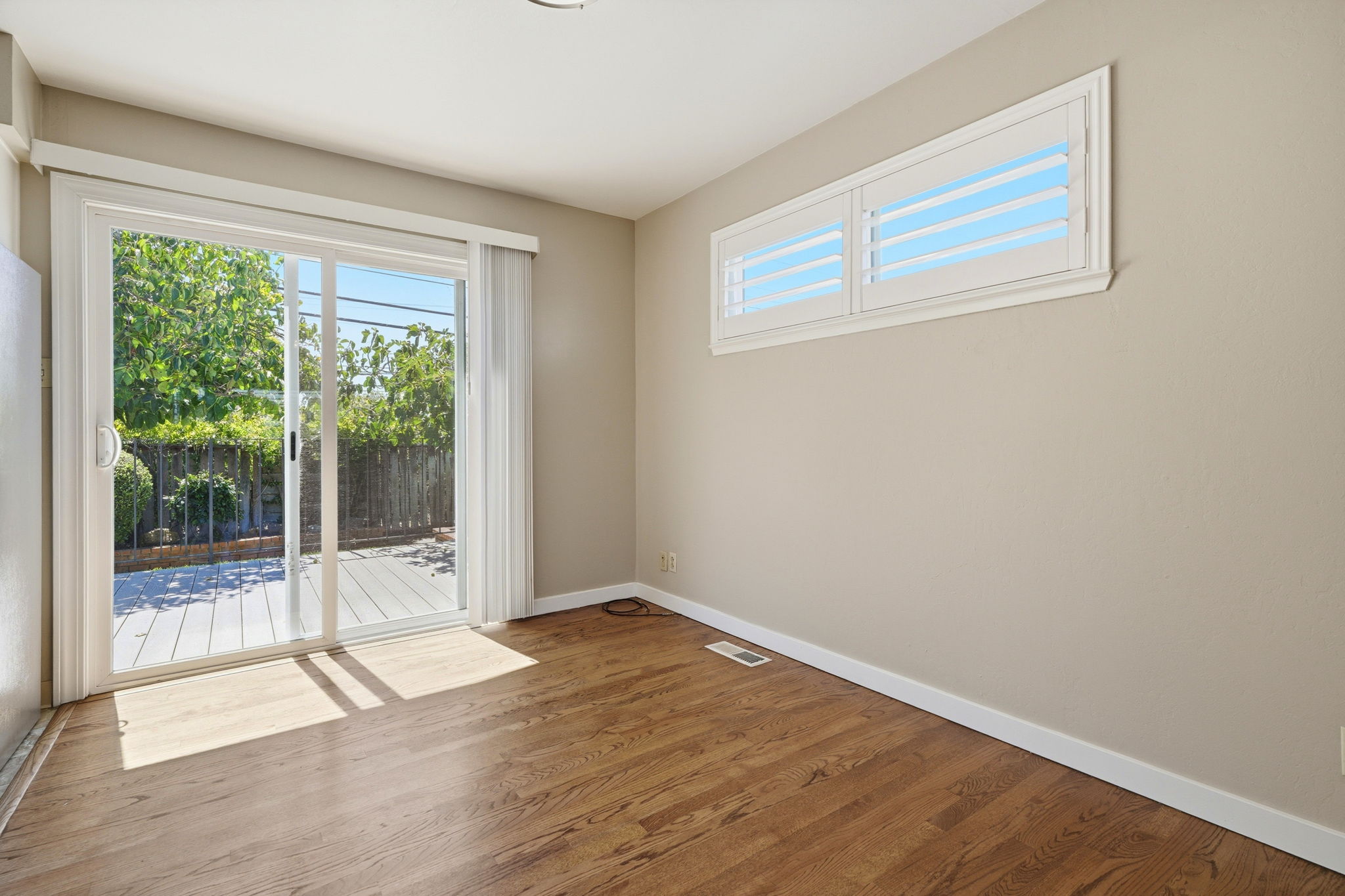 018_F8_622 E 16th Ave