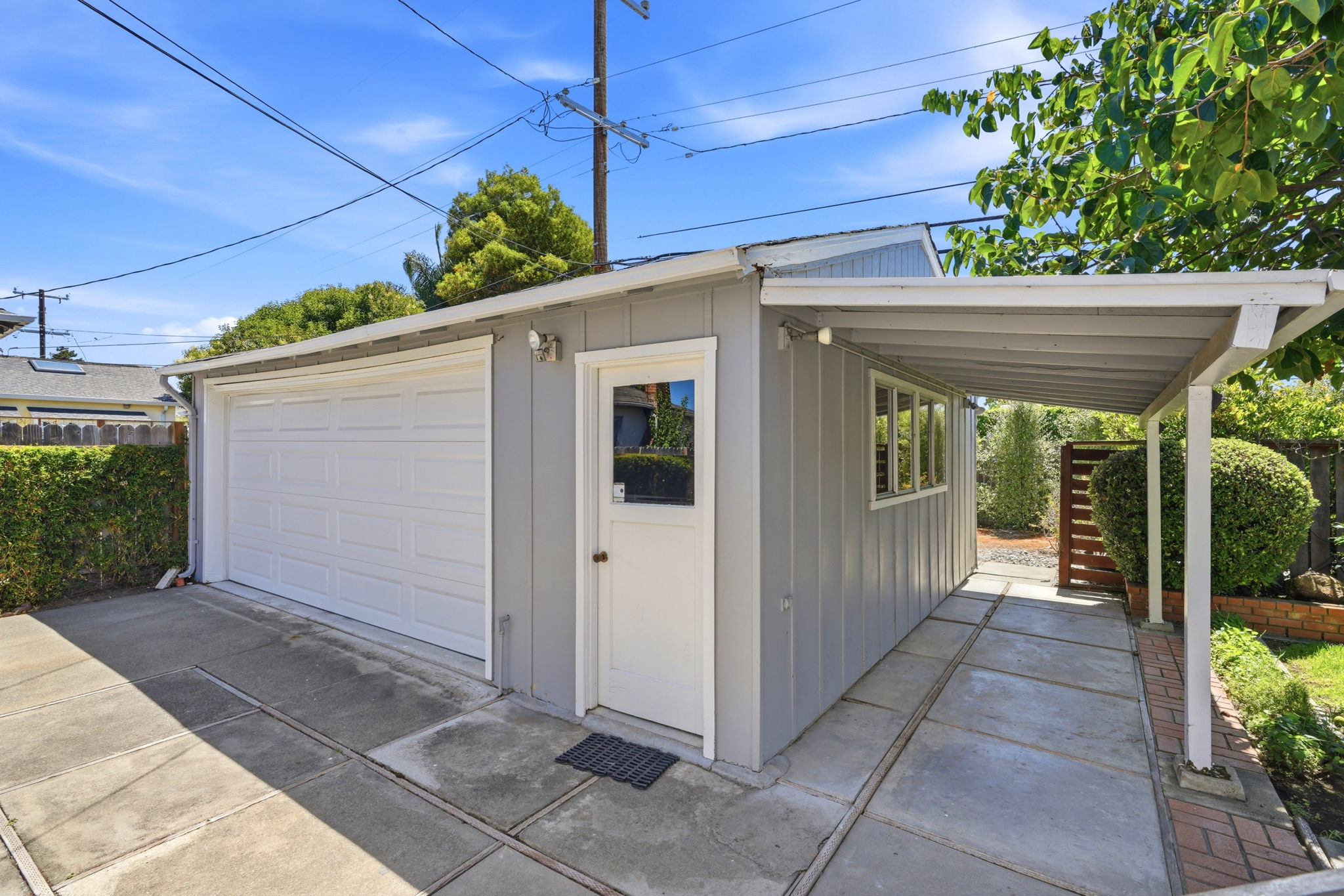 032_F8_622 E 16th Ave