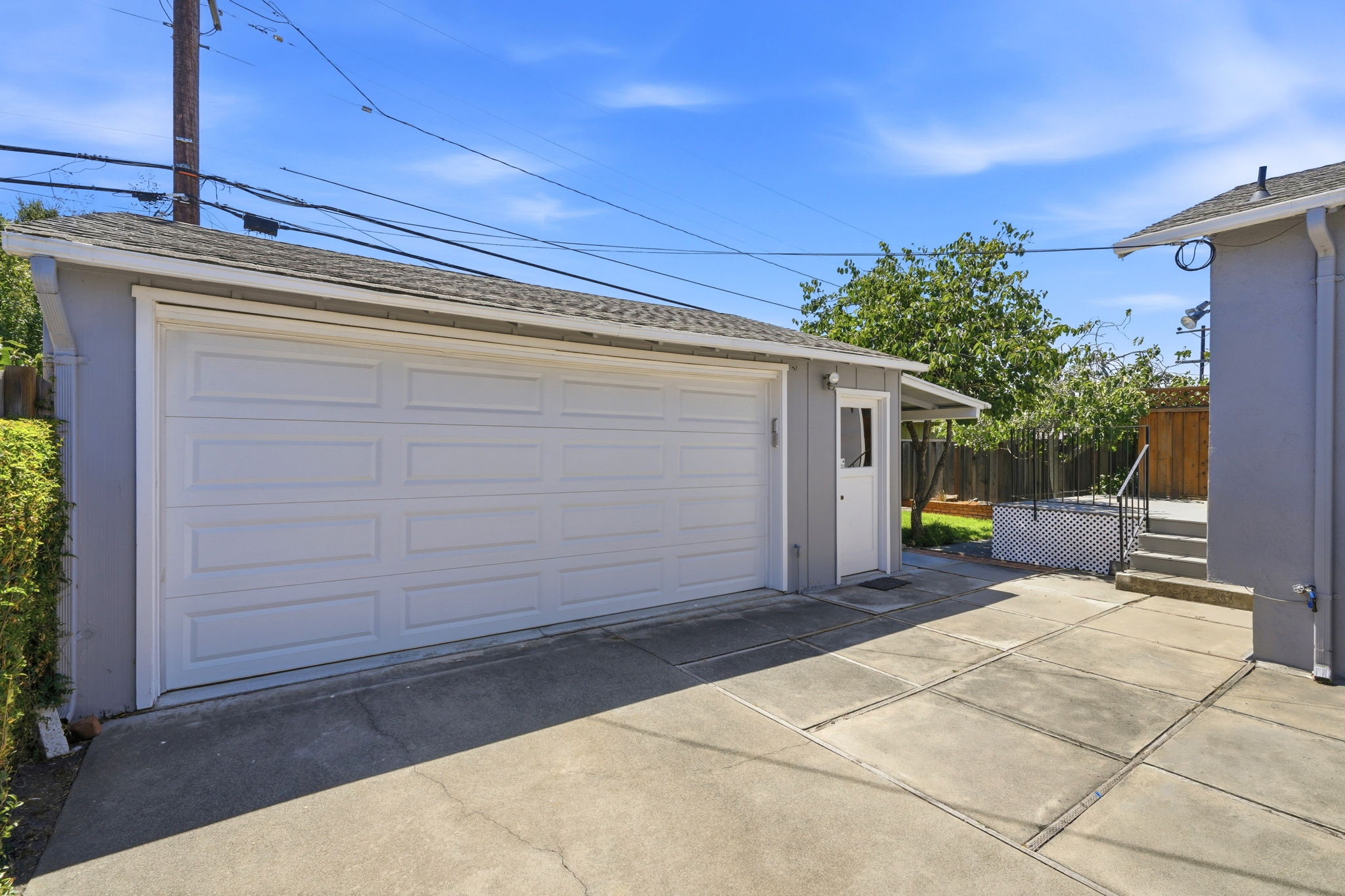033_F8_622 E 16th Ave