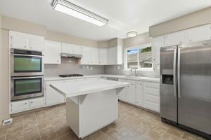 014_F8_622 E 16th Ave