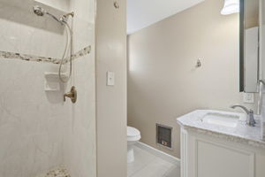 027_F8_622 E 16th Ave