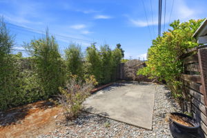 037_F8_622 E 16th Ave