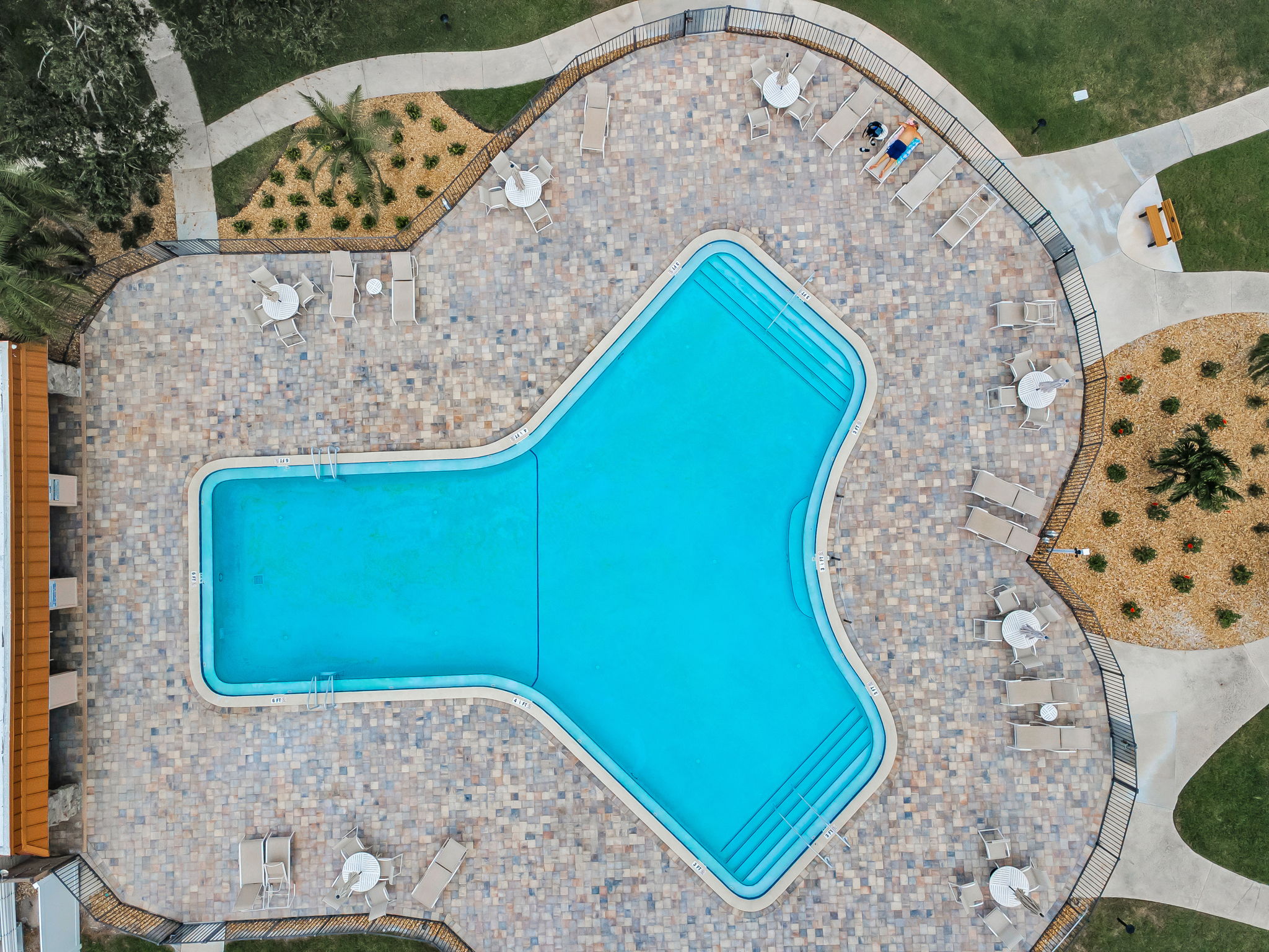 Edgewater Arms Pool22