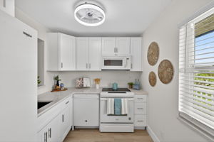 Kitchen 2 of 4