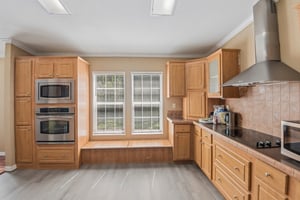 Emerson Dr-S2406-013.jpg