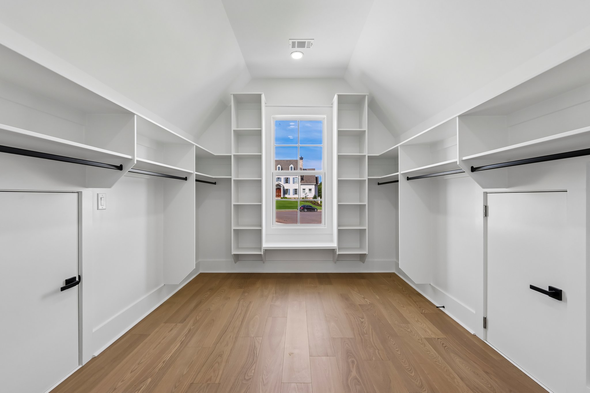 Bridgewood Dr-S2506-081.jpg