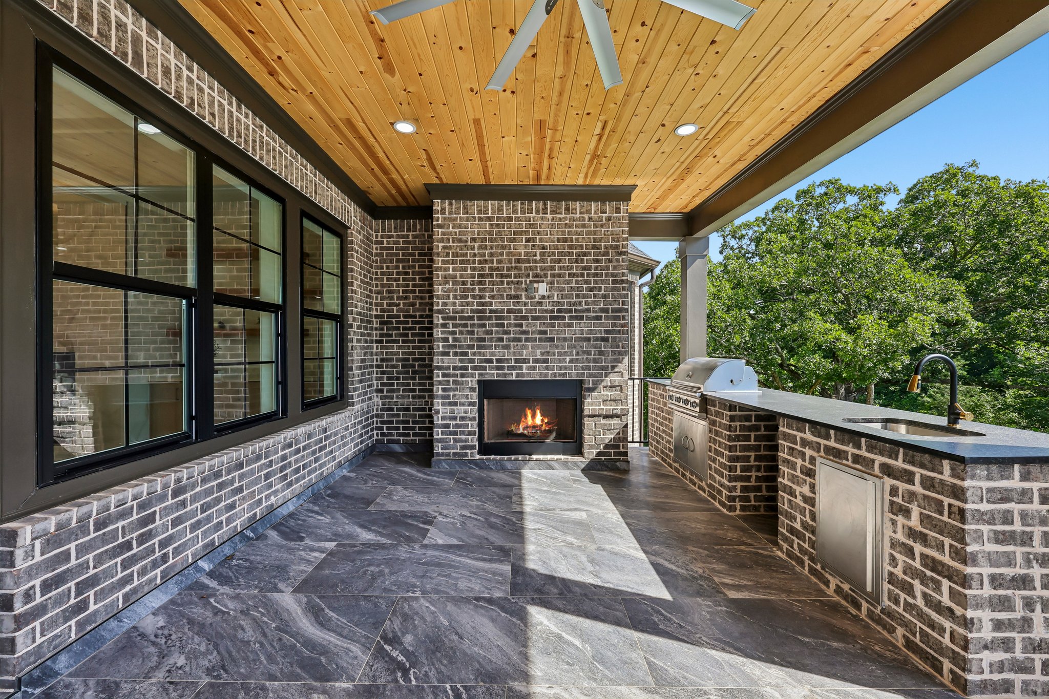 Bridgewood Dr-S2506-099.jpg