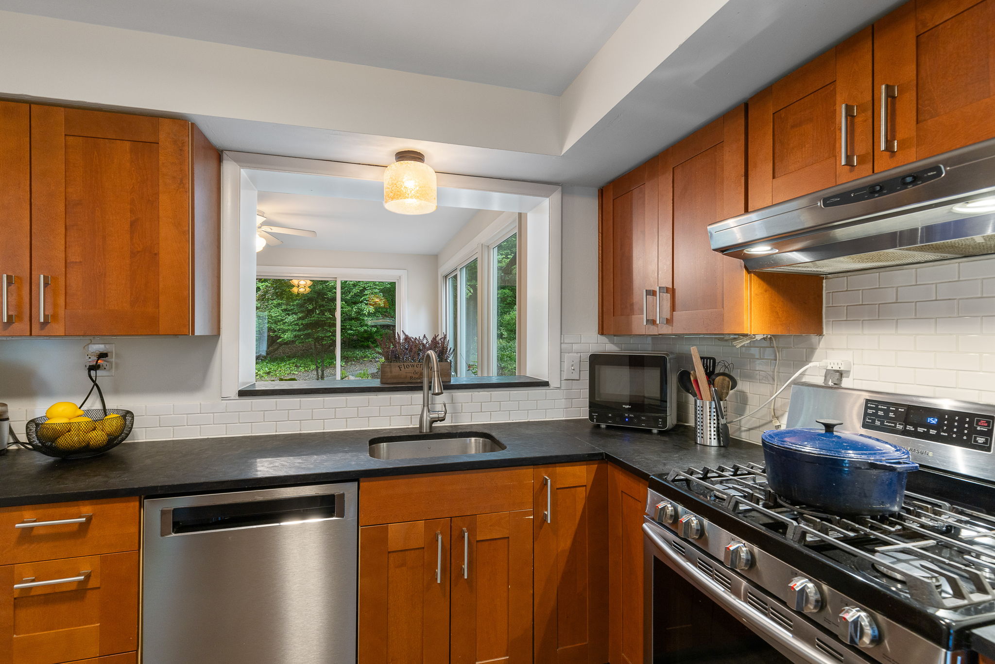 Updated kitchen w stainless steel appls & granite counters