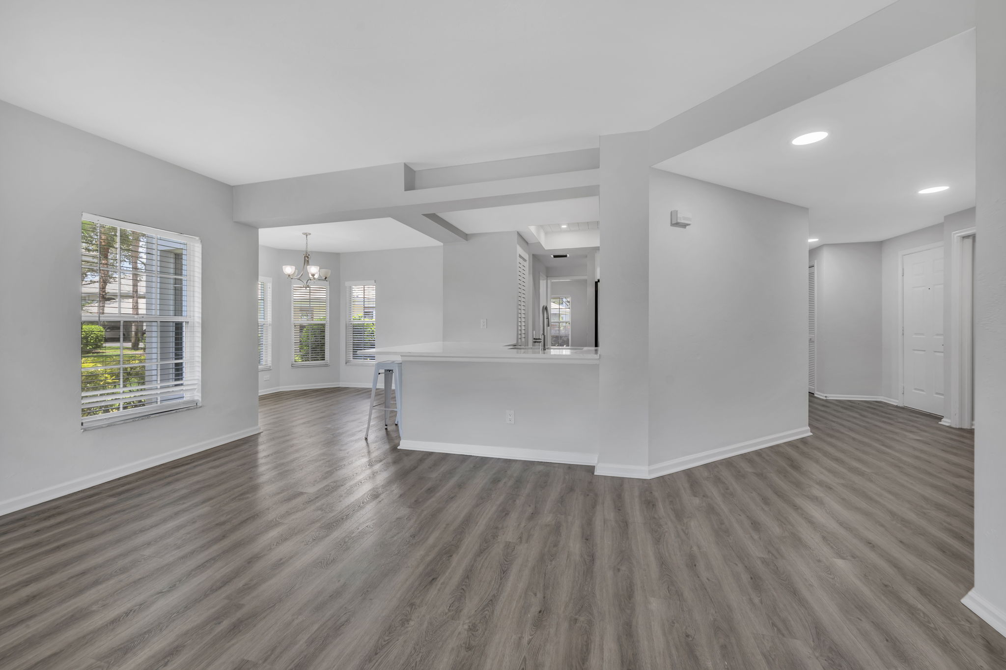 Dining to Kitchen
