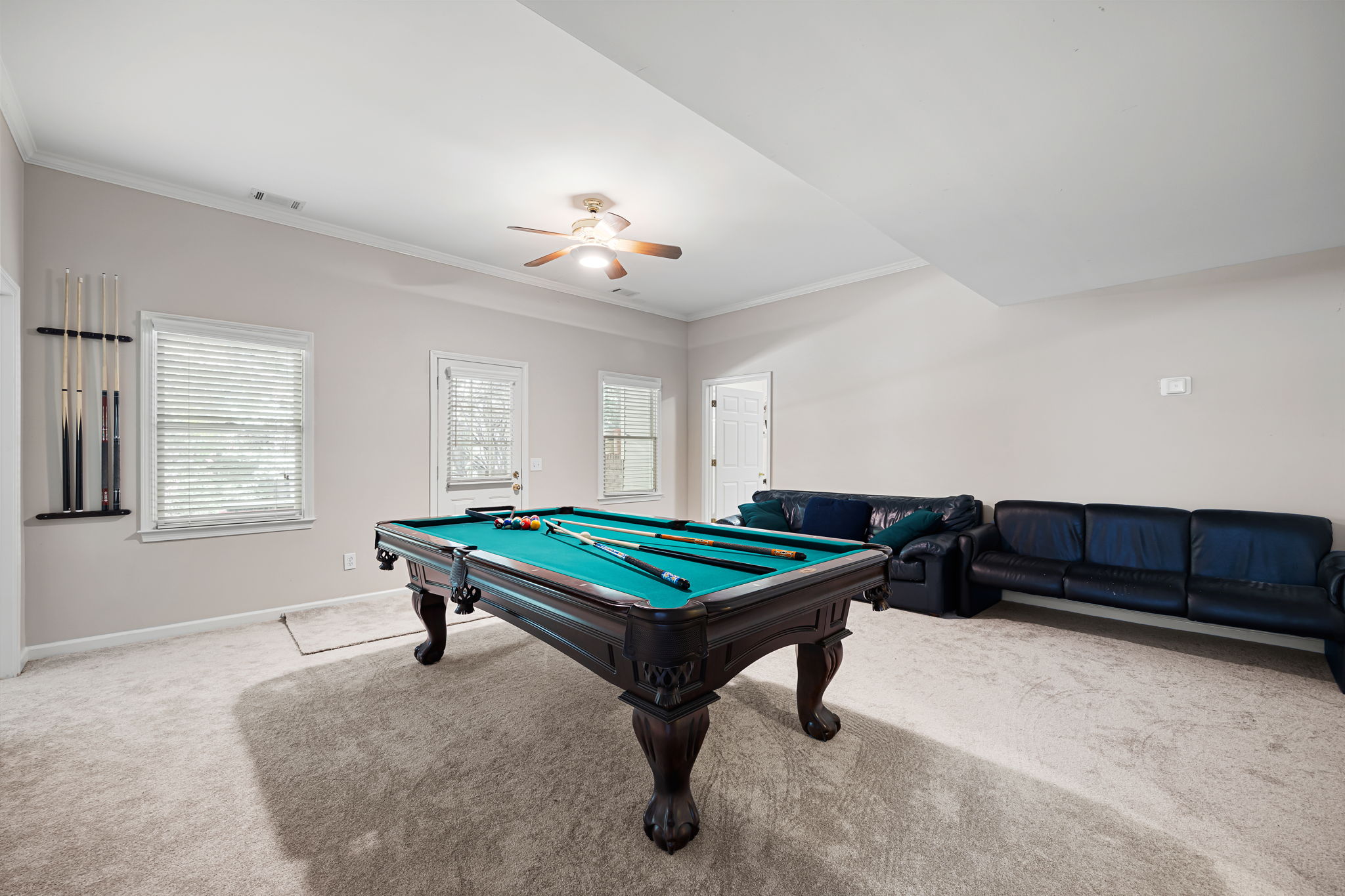 Billiards room - pool table stays!