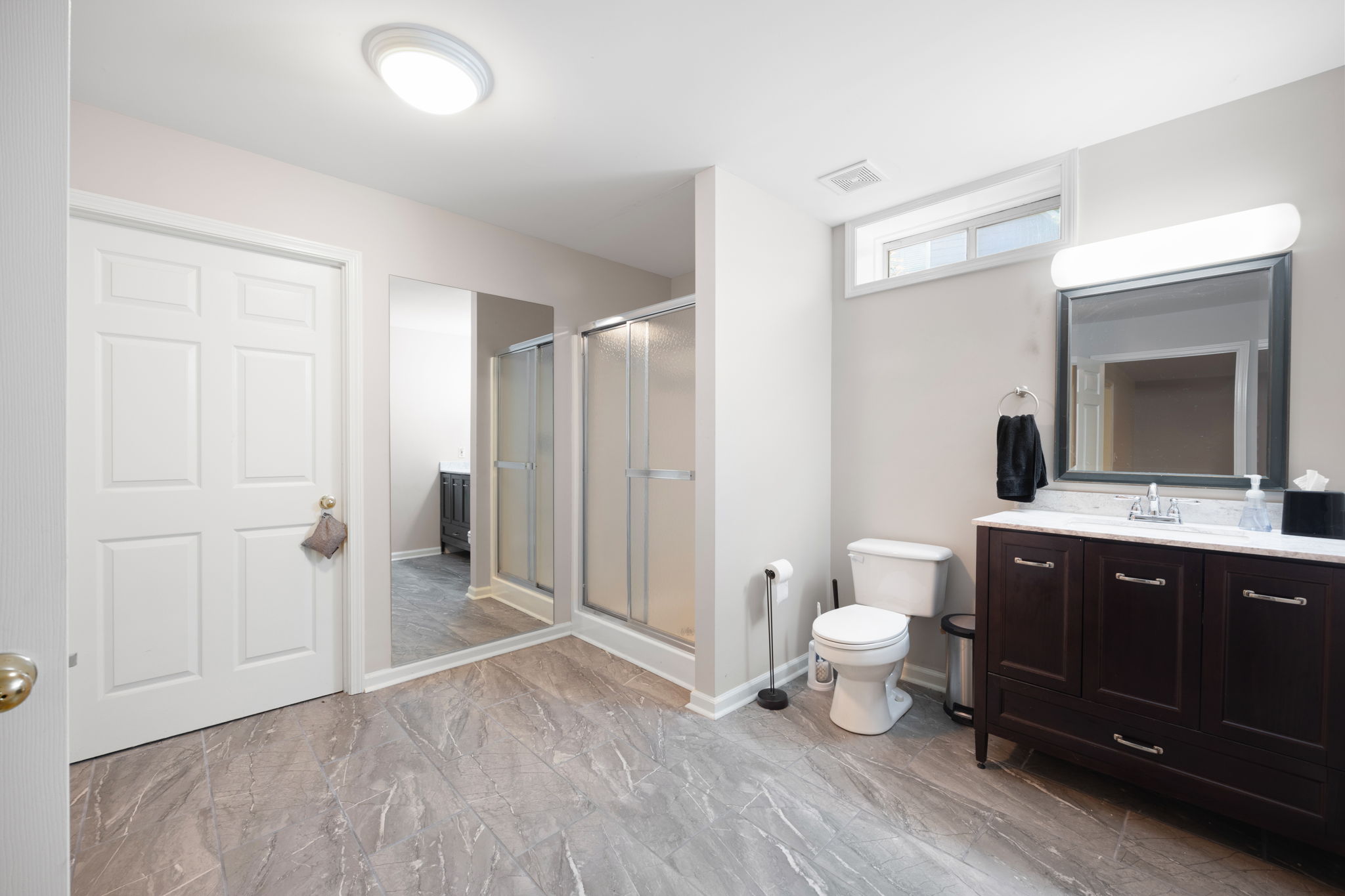 Large, fully updated en suite