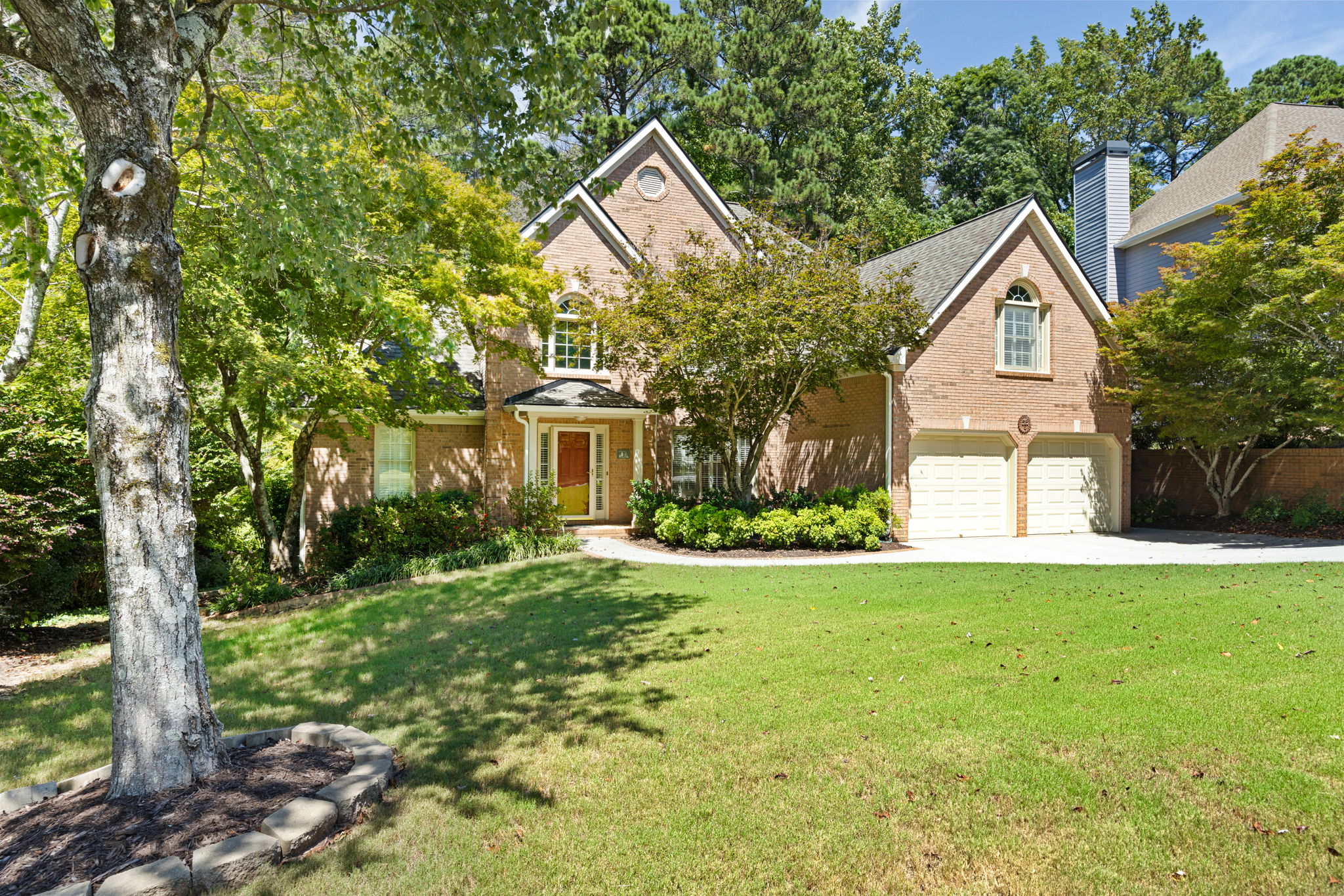Welcoming yard