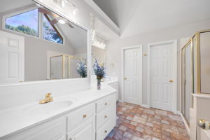 Primary bath, duel vanity