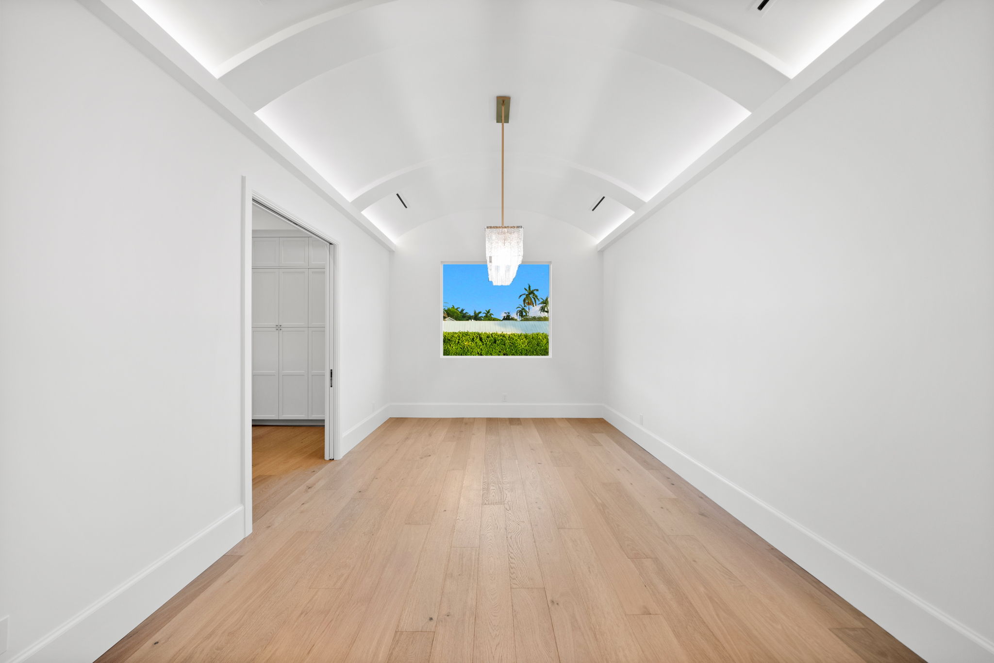 Dining room featuring an elegant barrel-domed ceiling detail