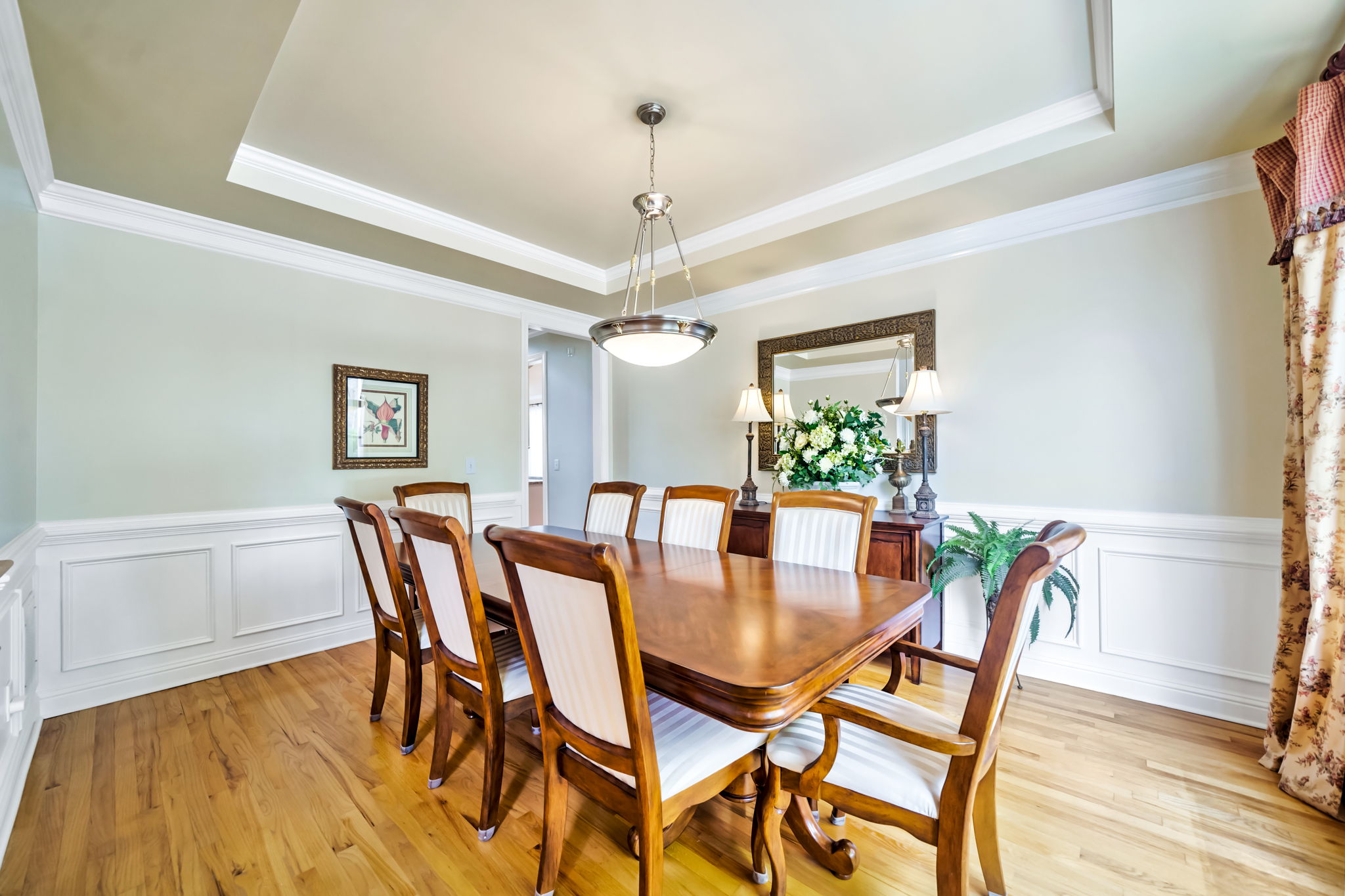 Banquet size dining room is perfect for your entertaining needs!