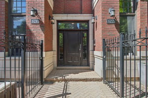 W Schubert Ave 1W-002.jpg