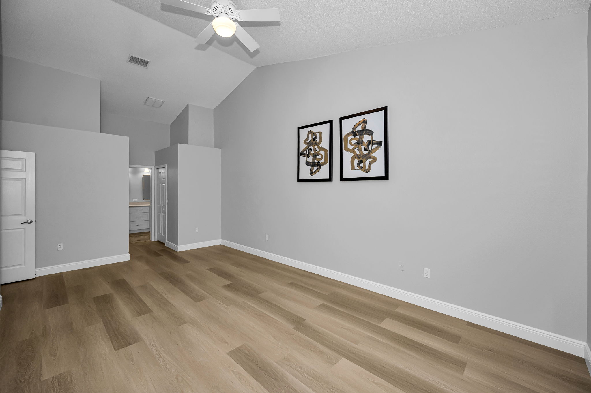 Primary Bedroom1d