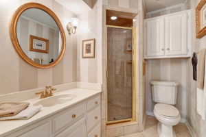 18-Hall Bath-FULL