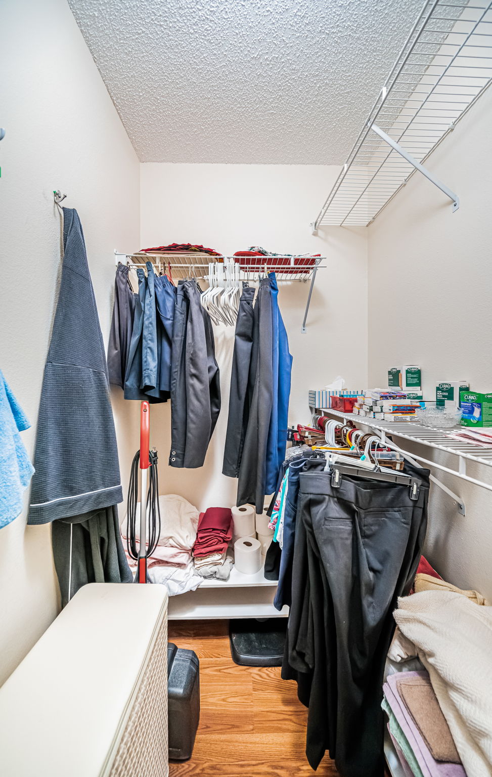 Master Bedroom Walk-in Closet1