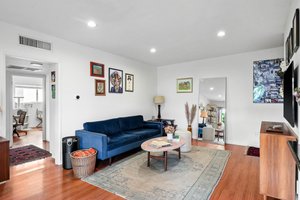 6245 Woodman Avenue 202-9.jpg