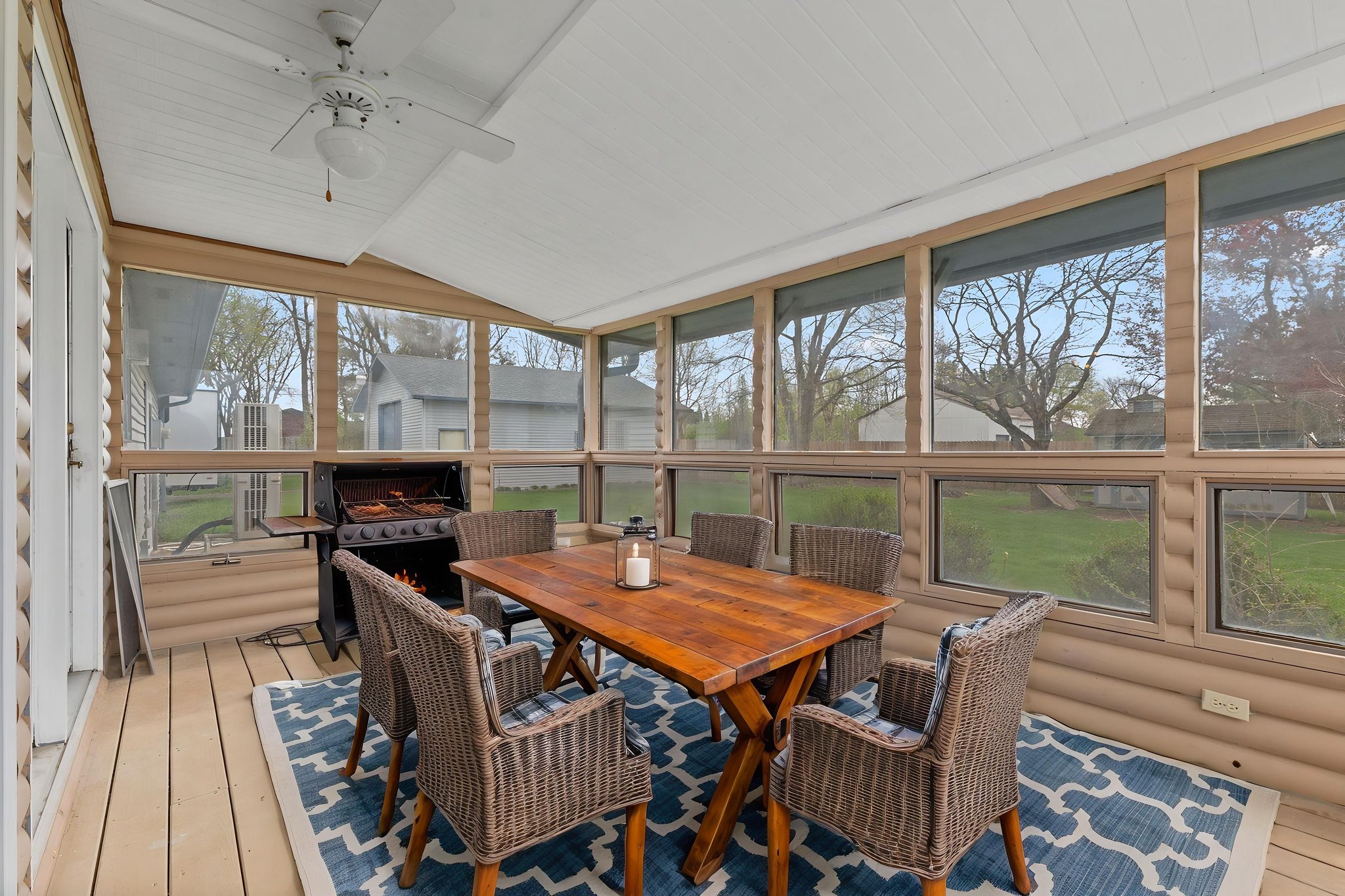 9G2A0117 virtually staged.jpeg