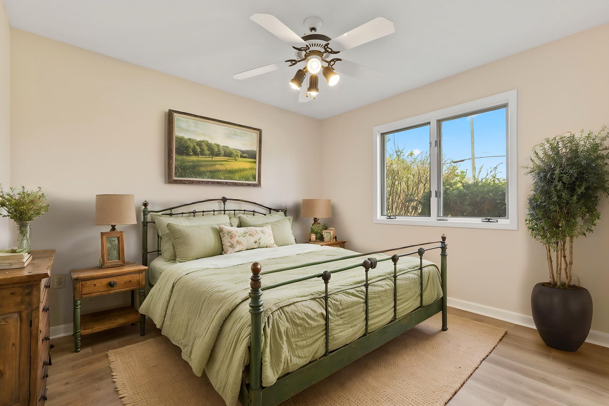 9G2A0156 virtually staged.jpeg