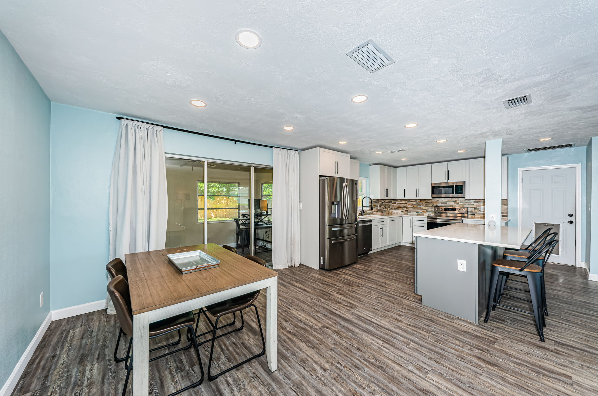Dining Room 2-2