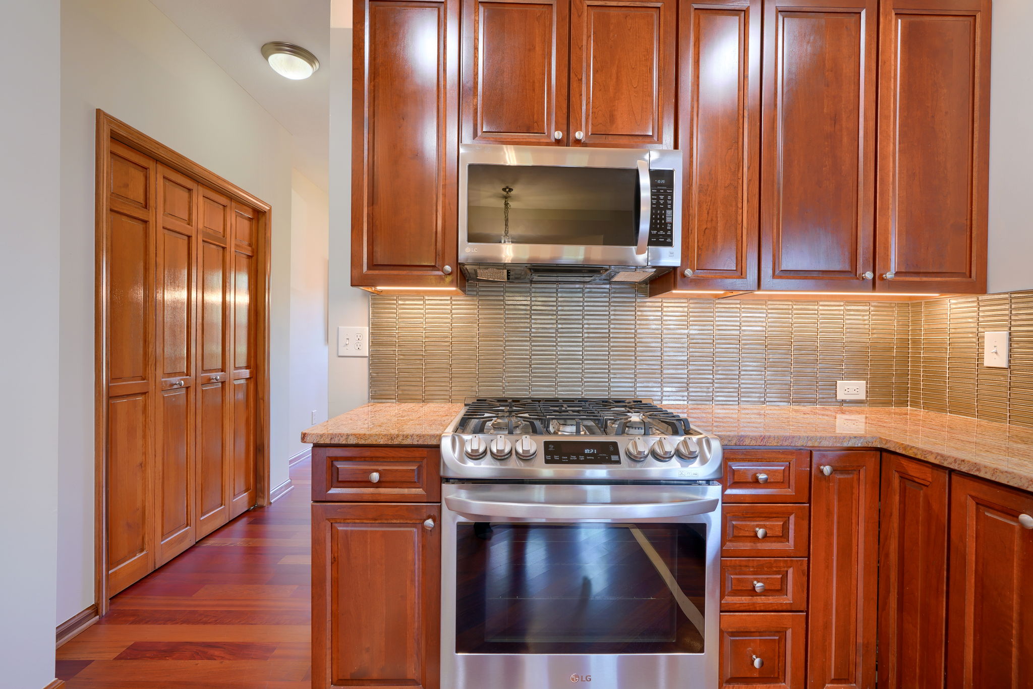6255 Spinnaker Dr (50)