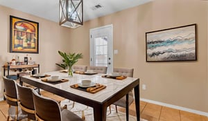 DSC00036 virtually staged.jpeg