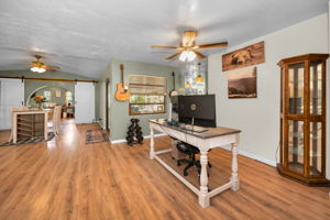 Kitchen Eat-in Area1