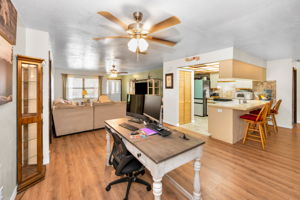 Kitchen Eat-in Area3