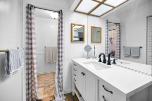 Master Bathroom1a