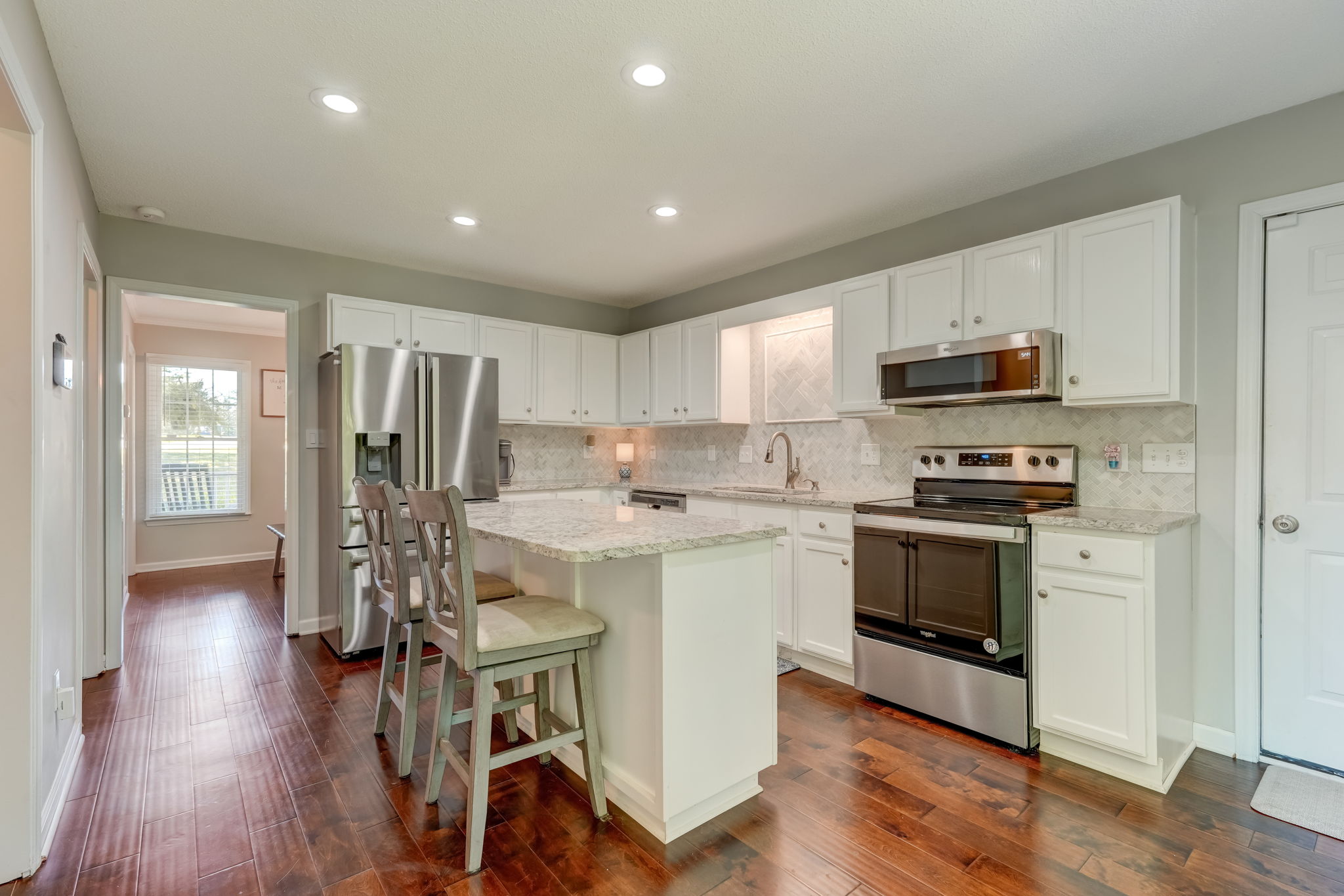Kitchen/Breakfast Bar