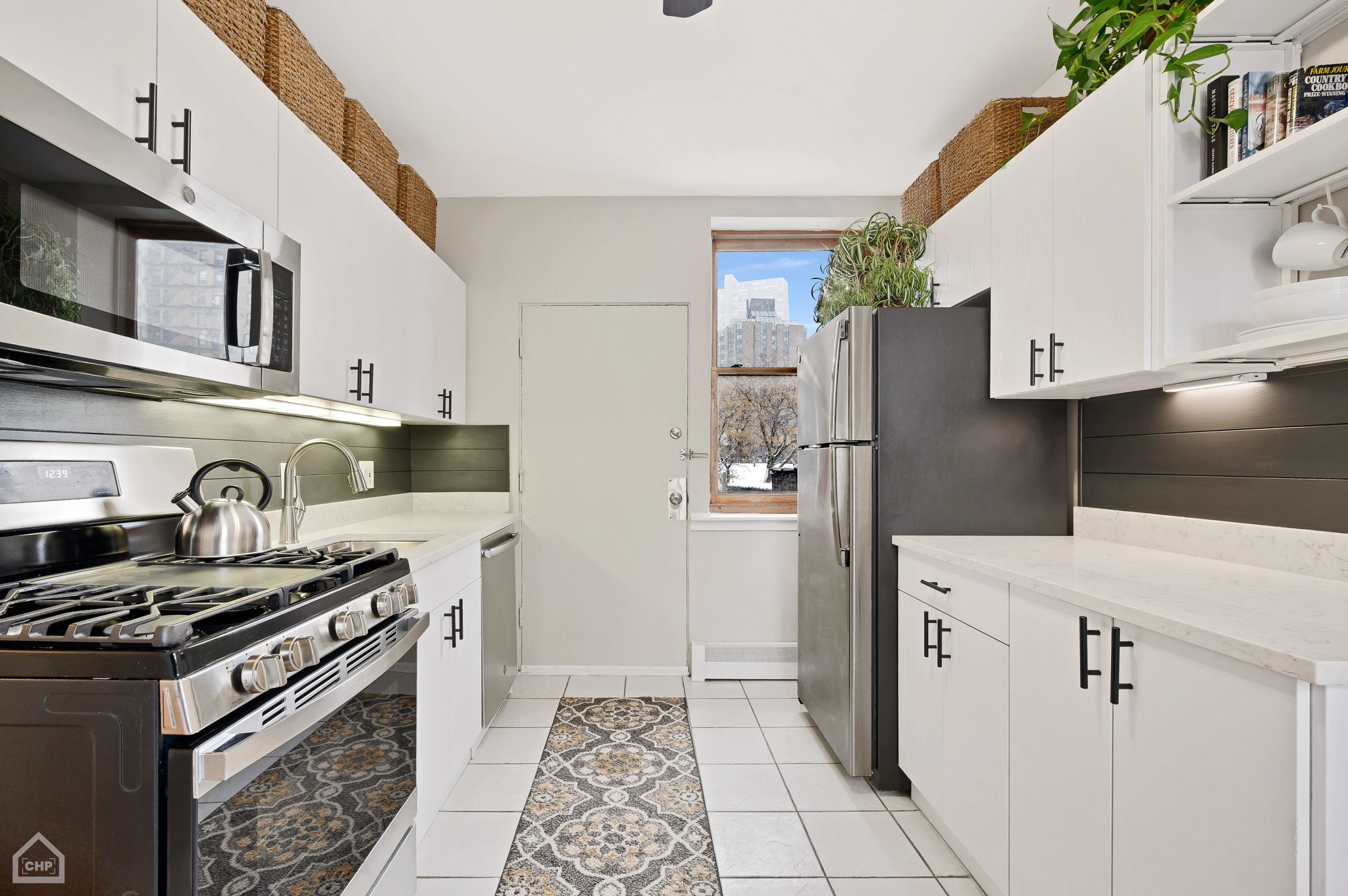 626 W Waveland Ave 4A_008