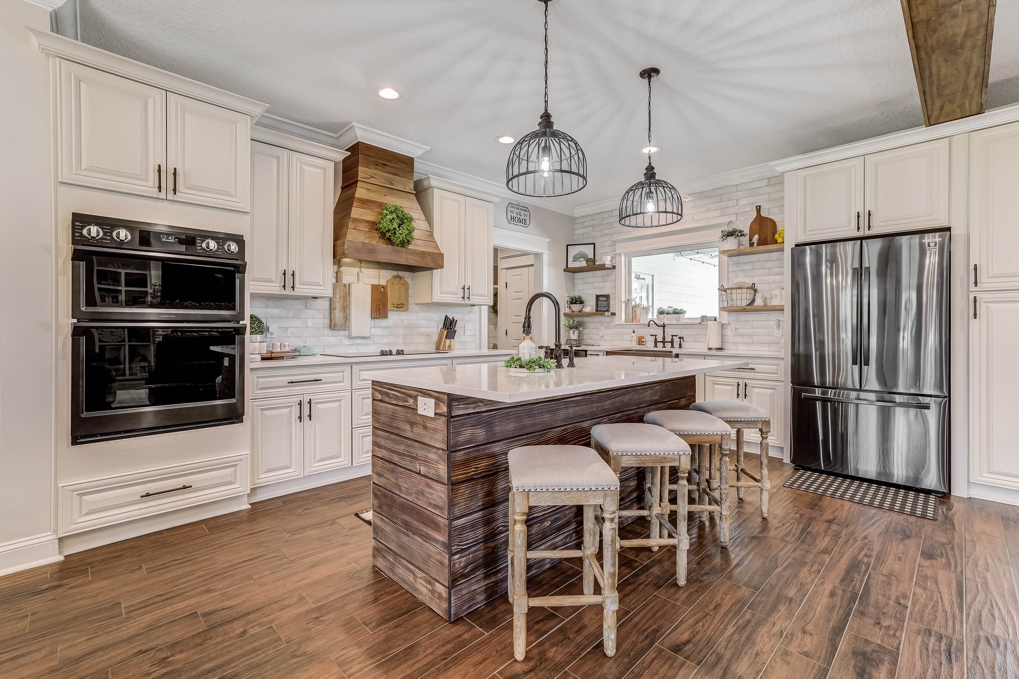 Kitchen/Breakfast Bar