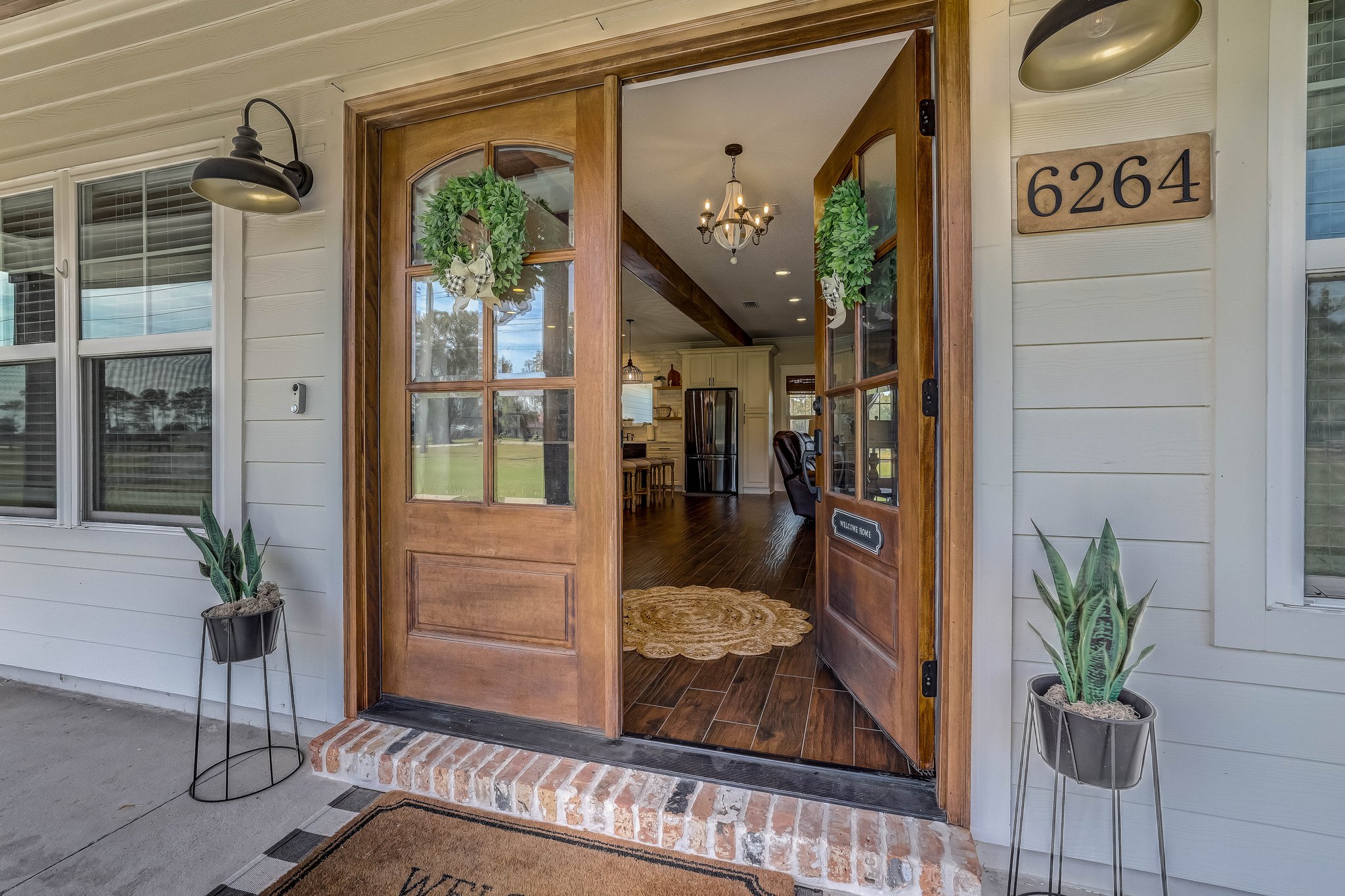 Front Porch/Entrance