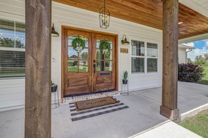 Front Porch/Entrance