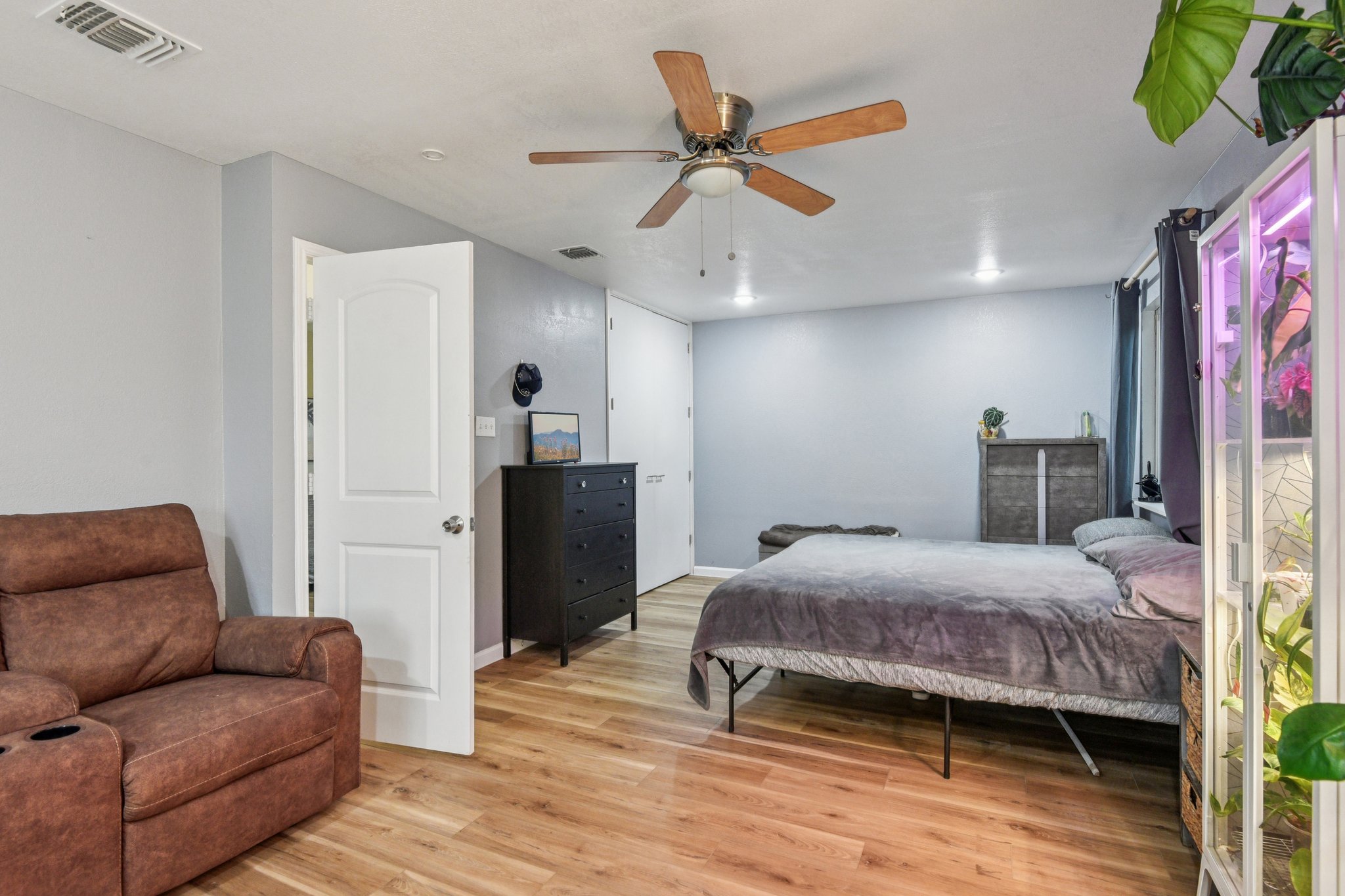 Apple Vly Dr-S1402-024.jpg