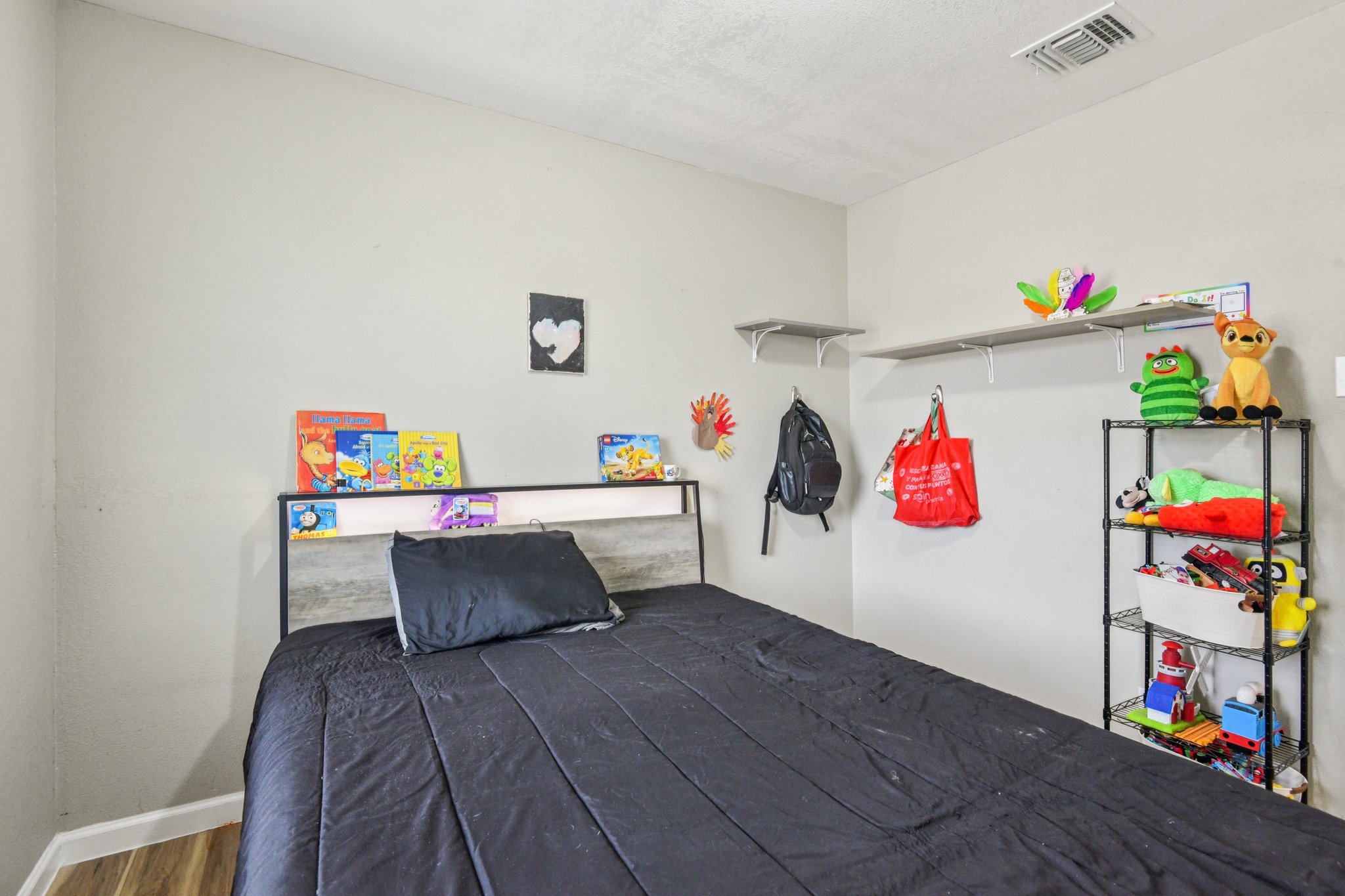 Apple Vly Dr-S1402-033.jpg