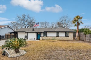 Apple Vly Dr-S1402-001.jpg