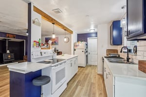 Apple Vly Dr-S1402-015.jpg