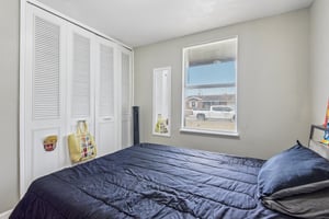 Apple Vly Dr-S1402-034.jpg