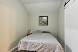 Apple Vly Dr-S1402-036.jpg