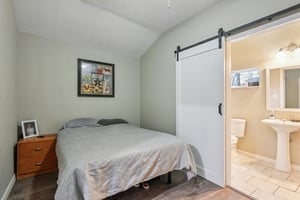 Apple Vly Dr-S1402-037.jpg