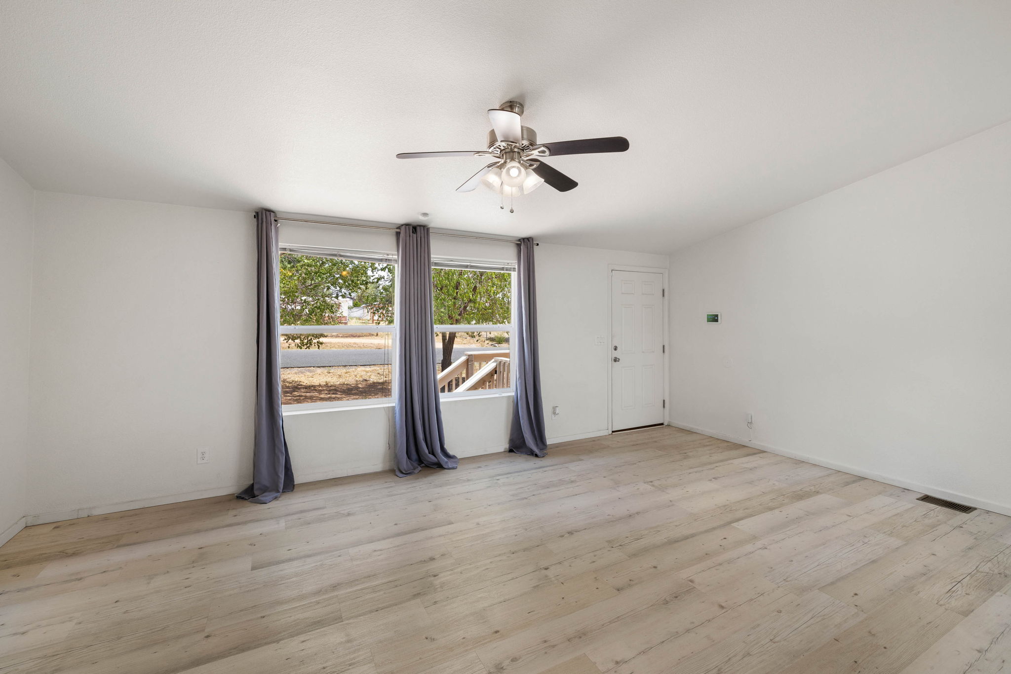 Living Room (2)