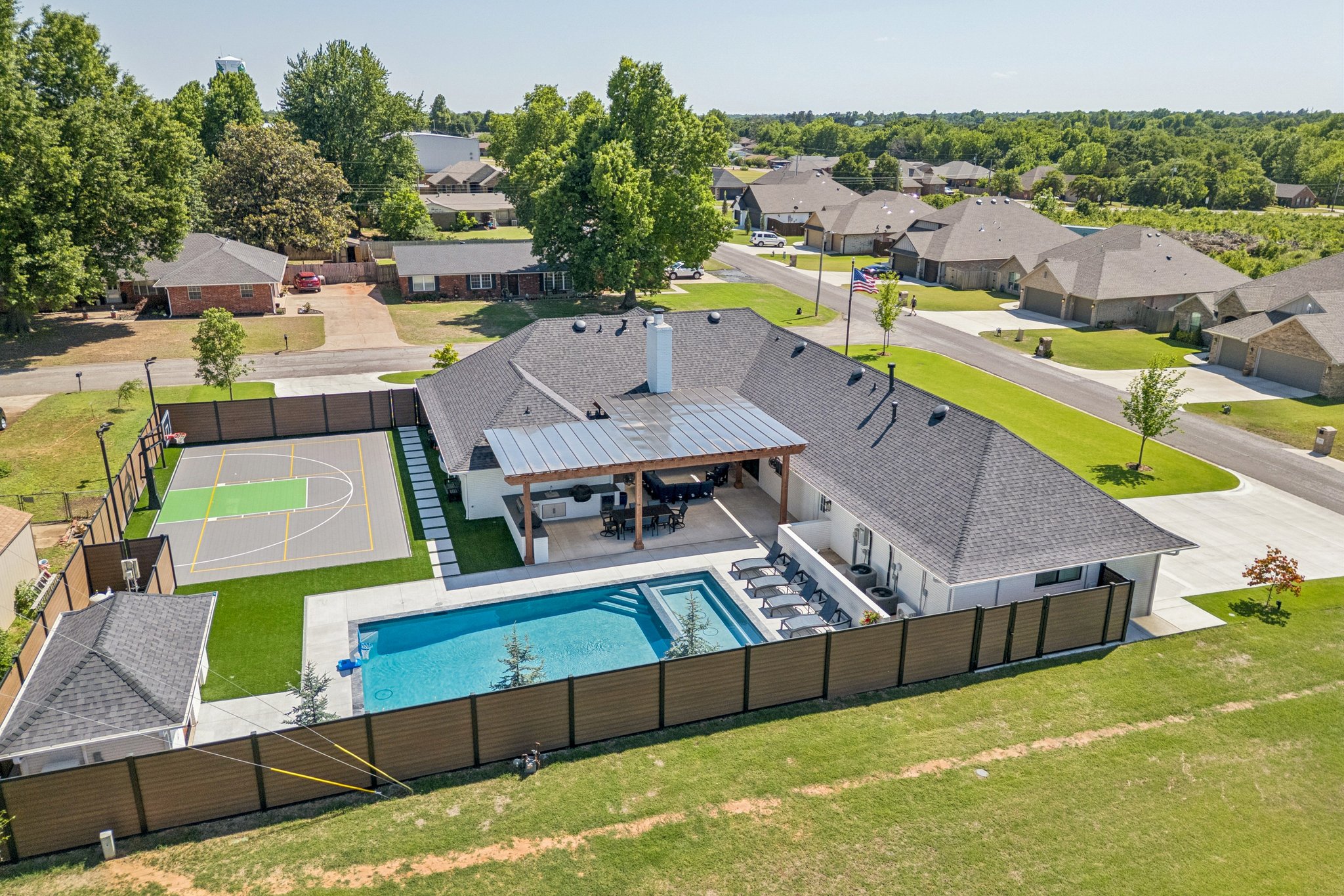 627 Louisiana St_001.jpg