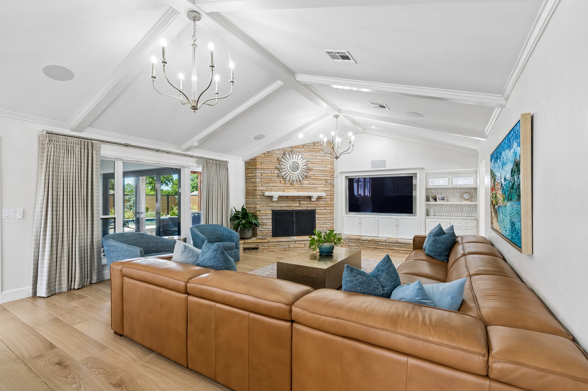 627 Louisiana St_011.jpg
